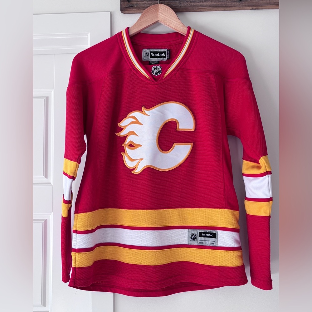 REEBOK. - women’s Calgary Flames retro jersey